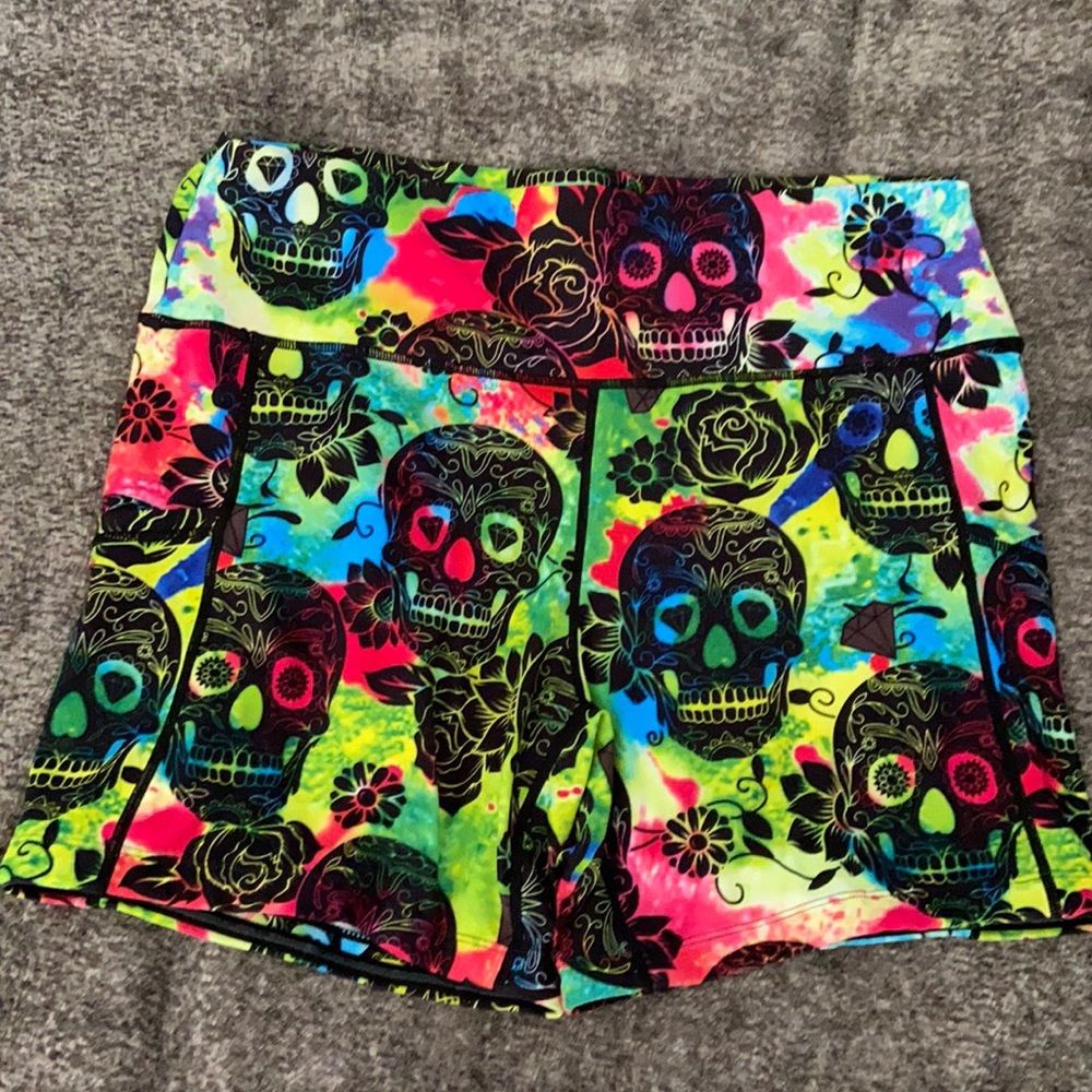 Constantly varied gear XL tie dye skulls 5 inch